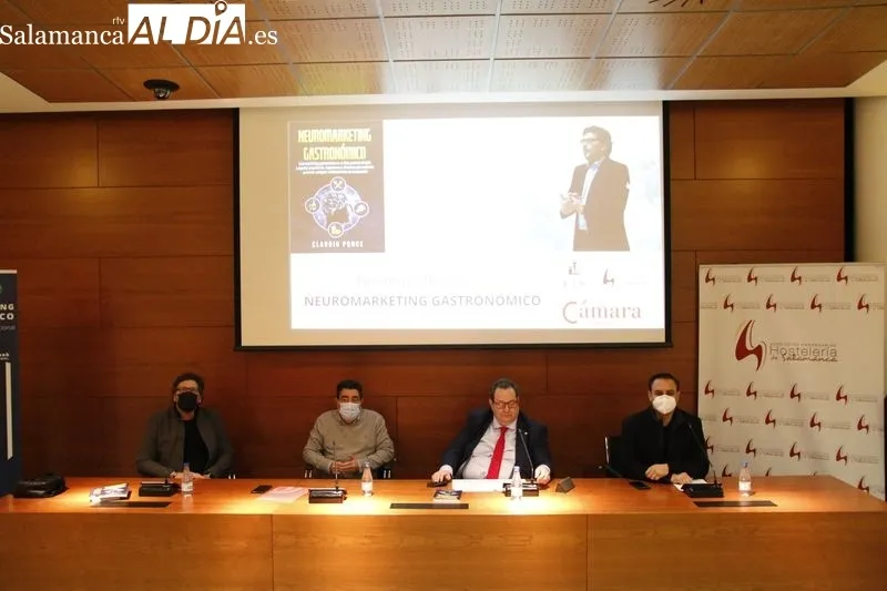 Presentación del libro ‘Neuromarketing Gastronómico’, de Claudio Ponce, en la Cámara de Comercio de Salamanca. Foto de David Sañudo