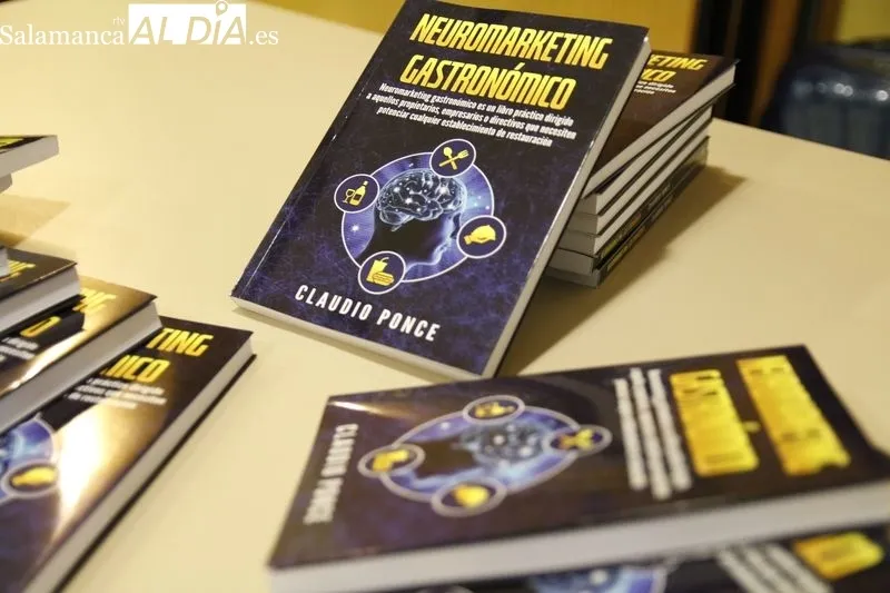 Presentación del libro ‘Neuromarketing Gastronómico’, de Claudio Ponce, en la Cámara de Comercio de Salamanca. Foto de David Sañudo