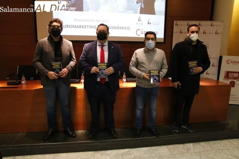 Presentación del libro ‘Neuromarketing Gastronómico’, de Claudio Ponce, en la Cámara de Comercio de Salamanca. Foto de David Sañudo