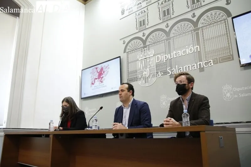 El diputado de Cultura, David Mingo, y la vicerrectora de Calidad y Enseñanza de Grado, María José Rodríguez, presentan la nueva convocatoria del programa “Provincia Universitaria”. Foto de David Sañudo