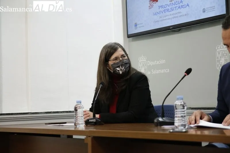 El diputado de Cultura, David Mingo, y la vicerrectora de Calidad y Enseñanza de Grado, María José Rodríguez, presentan la nueva convocatoria del programa “Provincia Universitaria”. Foto de David Sañudo