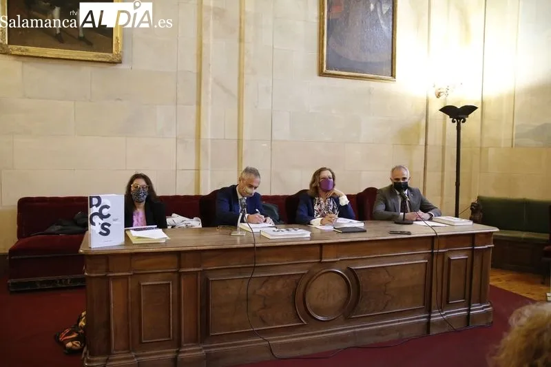 Presentación del libro “Doctoras honoris causa por la Universidad de Salamanca”, en el Salón Lucía de Medrano de la Escuelas Mayores de la USAL. Foto de Davis Sañudo