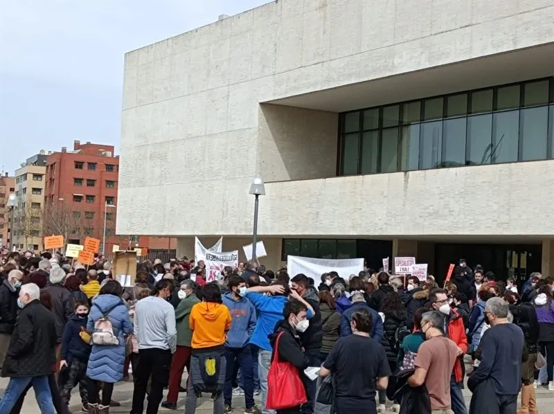 Foto 2 - Numerosos salmantinos se suman a la manifestaci&oacute;n en Valladolid por la Salud P&uacute;blica