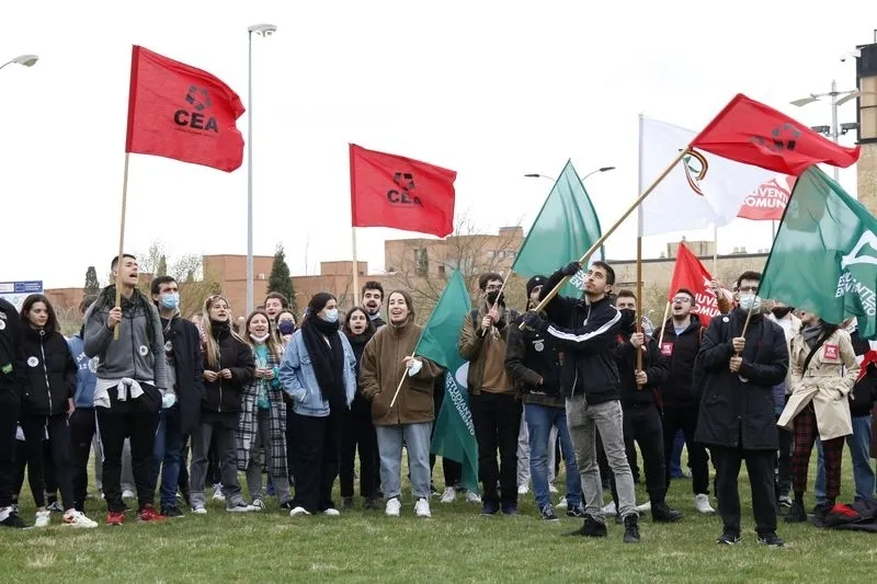 Concentración de estudiantes en el Campus Unamuno, para protestar por las reformas educativas. Fotos de David Sañudo