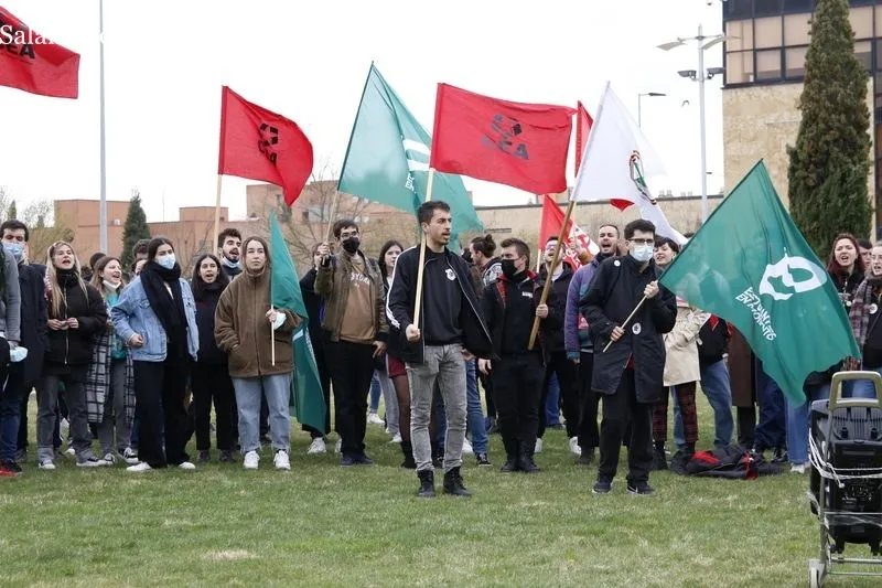 Concentración de estudiantes en el Campus Unamuno, para protestar por las reformas educativas. Fotos de David Sañudo
