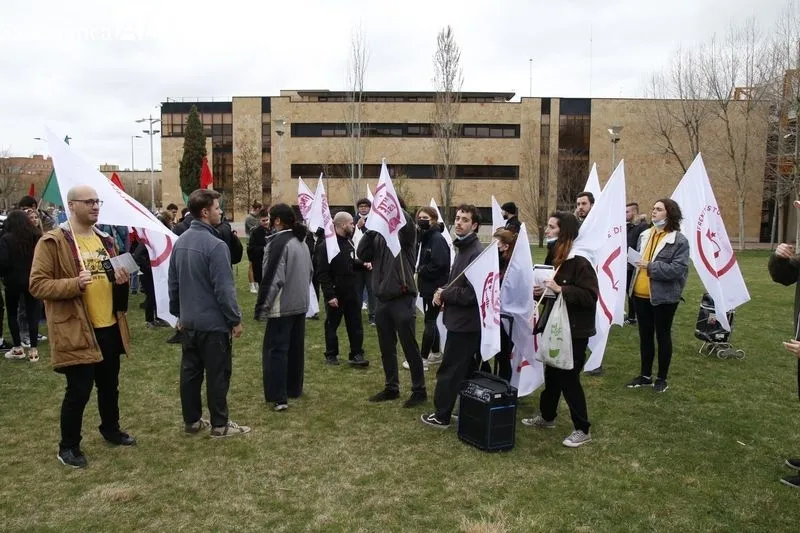 Concentración de estudiantes en el Campus Unamuno, para protestar por las reformas educativas. Fotos de David Sañudo