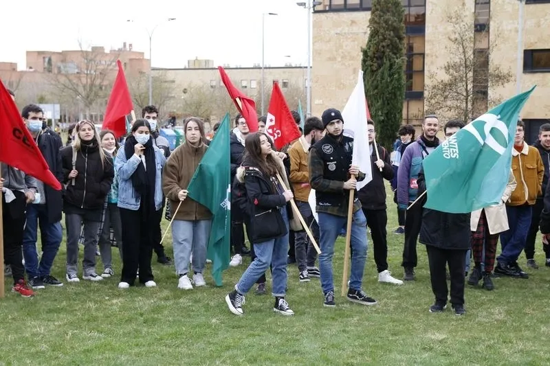 Concentración de estudiantes en el Campus Unamuno, para protestar por las reformas educativas. Fotos de David Sañudo