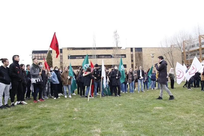 Concentración de estudiantes en el Campus Unamuno, para protestar por las reformas educativas. Fotos de David Sañudo