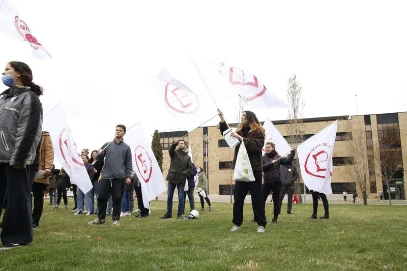 Concentración de estudiantes en el Campus Unamuno, para protestar por las reformas educativas. Fotos de David Sañudo