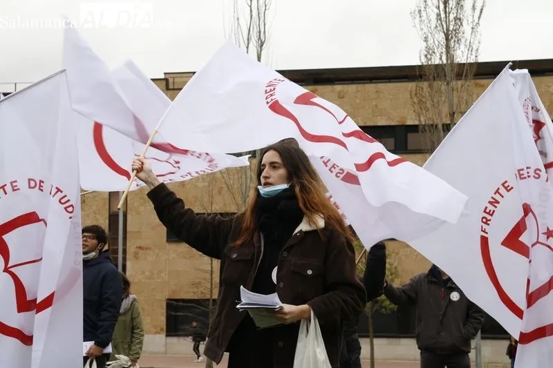 Concentración de estudiantes en el Campus Unamuno, para protestar por las reformas educativas. Fotos de David Sañudo