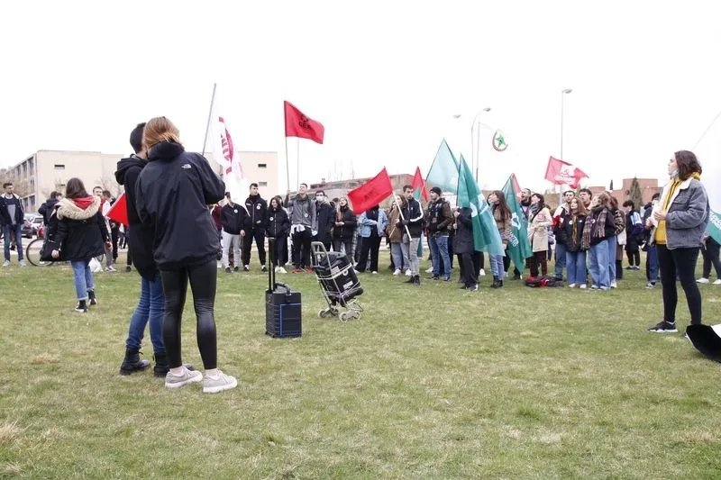 Concentración de estudiantes en el Campus Unamuno, para protestar por las reformas educativas. Fotos de David Sañudo
