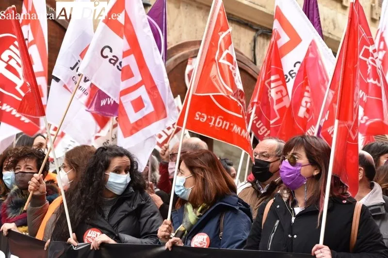 Concentración de UGT y CCOO en la Gran Vía, para pedir medidas que frenen la subida de los precios. Foto de Vanesa Martins