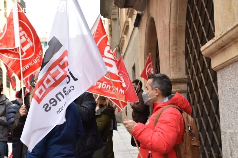 Concentración de UGT y CCOO en la Gran Vía, para pedir medidas que frenen la subida de los precios. Foto de Vanesa Martins
