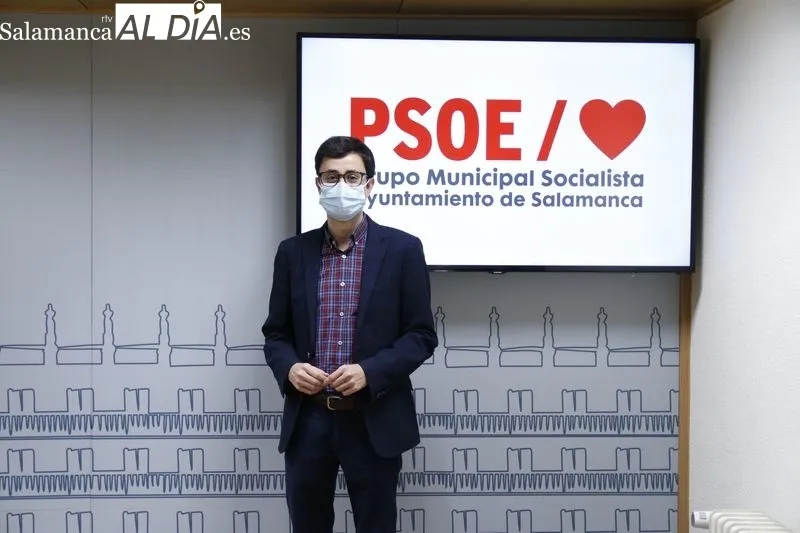 Rueda de prensa de José Luis Mateos, portavoz del Grupo Municipal Socialista en el Ayuntamiento de Salamanca. Foto de David Sañudo