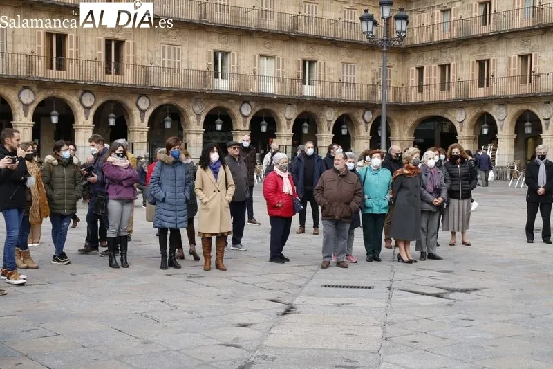 Cinco minutos de silencio en la Plaza Mayor para que Salamanca mostrase su apoyo al pueblo ucraniano