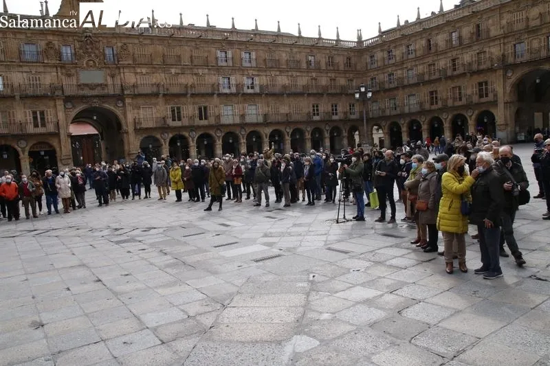 Cinco minutos de silencio en la Plaza Mayor para que Salamanca mostrase su apoyo al pueblo ucraniano