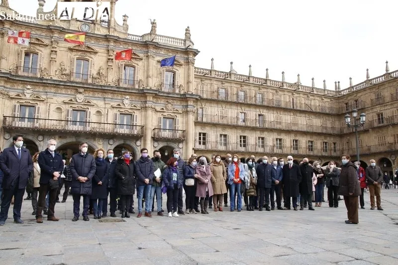 Cinco minutos de silencio en la Plaza Mayor para que Salamanca mostrase su apoyo al pueblo ucraniano