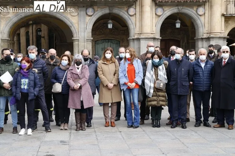 Cinco minutos de silencio en la Plaza Mayor para que Salamanca mostrase su apoyo al pueblo ucraniano