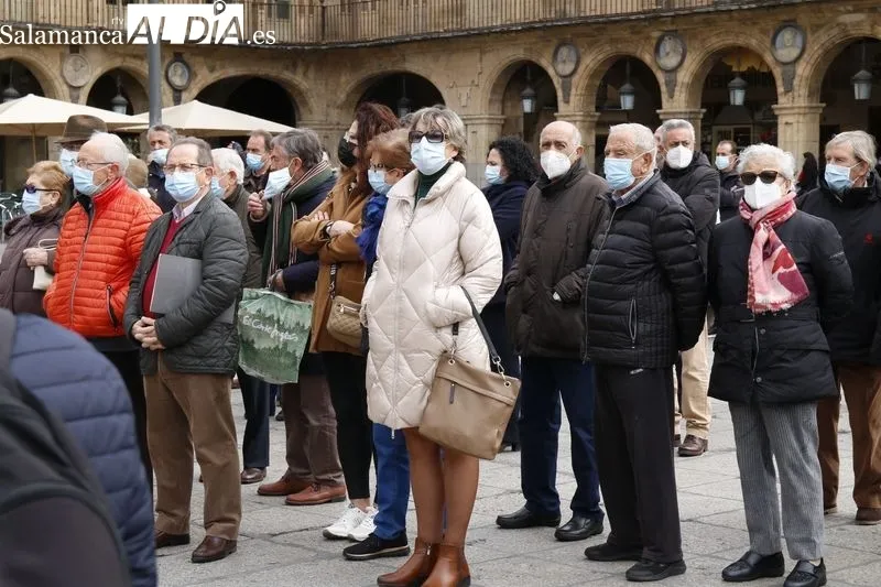 Cinco minutos de silencio en la Plaza Mayor para que Salamanca mostrase su apoyo al pueblo ucraniano