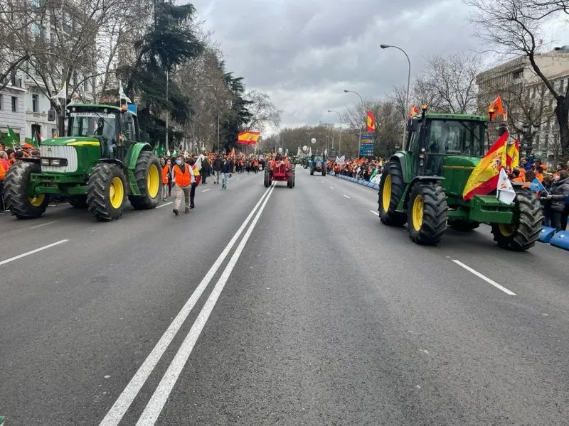 Foto 8 - Profesionales del campo de Salamanca ya marchan en Madrid en el "20Mrural"