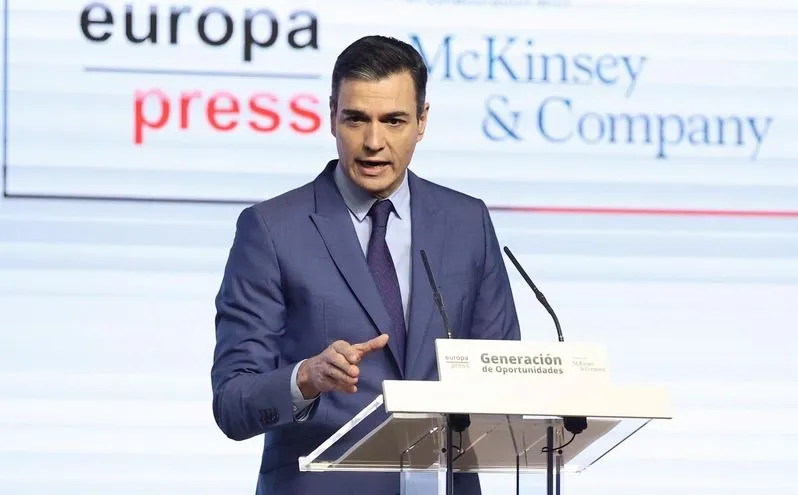 El presidente del Gobierno, Pedro Sánchez; interviene en el encuentro del foro 'Generación de Oportunidades', este lunes en Madrid. Foto Alberto Ortega - EP