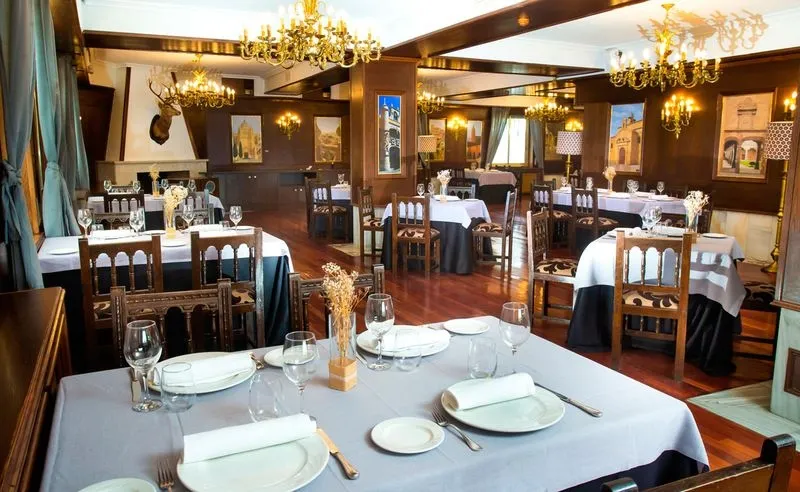 Foto 3 - Restaurante La Muralla entre los diez  restaurantes mejor valorados de CYL