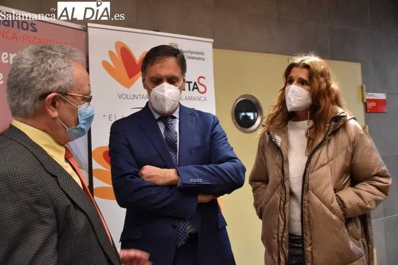 Visita del alcalde, Carlos García Carbayo, al colegio Salesiano San José de Pizarrales, uno de los centros donde se desarrolla este programa de voluntariado ambiental. Foto de Vanesa Martins