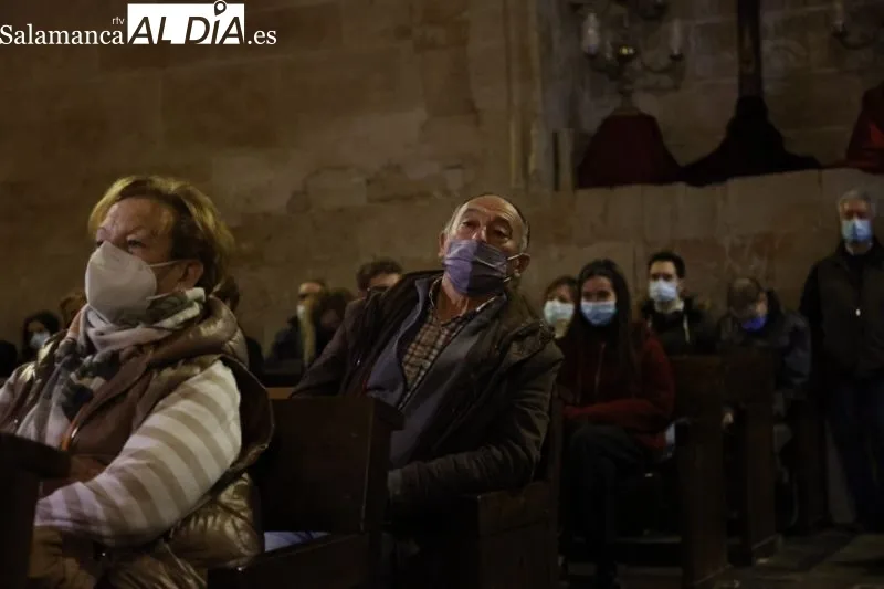 Foto 4 - La BM Felipe Espino pone m&uacute;sica al rezo del santo V&iacute;a Crucis del Sant&iacute;simo Cristo de la Agon&iacute;a