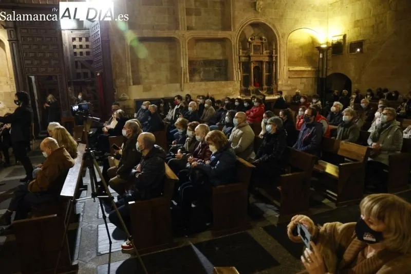 Foto 11 - La BM Felipe Espino pone m&uacute;sica al rezo del santo V&iacute;a Crucis del Sant&iacute;simo Cristo de la Agon&iacute;a