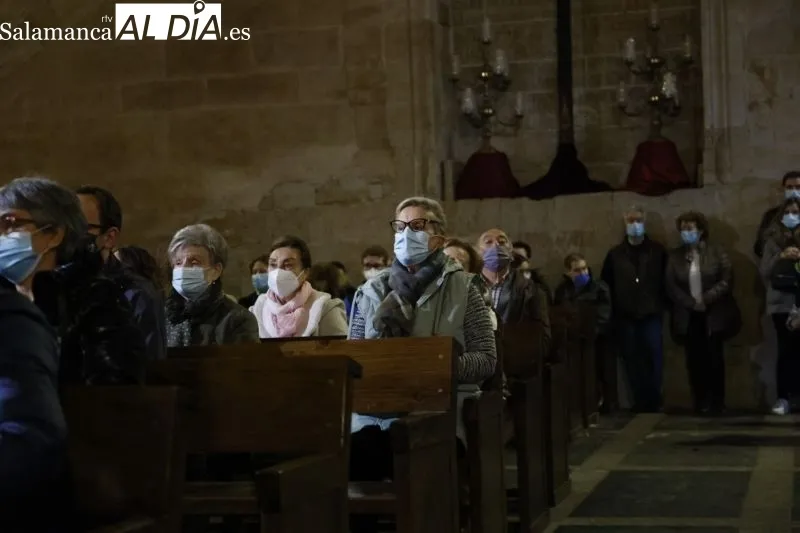 Foto 7 - La BM Felipe Espino pone m&uacute;sica al rezo del santo V&iacute;a Crucis del Sant&iacute;simo Cristo de la Agon&iacute;a