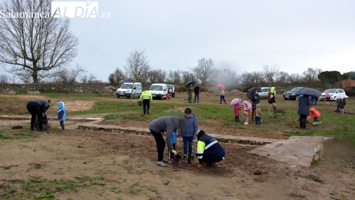 Lumbrales celebra el Día del Árbol con una plantación en el paraje de Valdeperijo