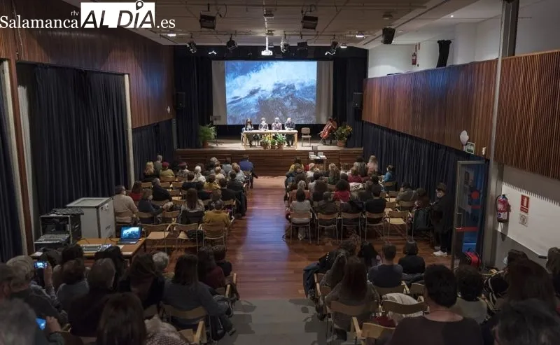 Cesc Farré en la presentación de su libro de acuarelas Mares y Cielos - Fotos: Carmen Borrego