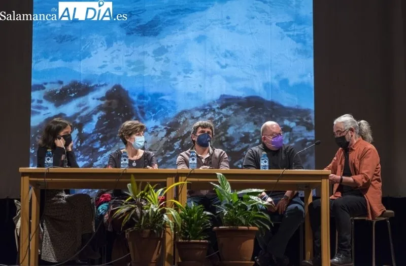 Cesc Farré en la presentación de su libro de acuarelas Mares y Cielos - Fotos: Carmen Borrego