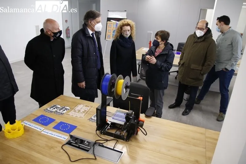 Visita del alcalde de Salamanca, Carlos García Carbayo, junto a algunos concejales, al nuevo Centro de Formación y Emprendimiento TORMES , en la avenida de la Salle. Foto de David Sañudo