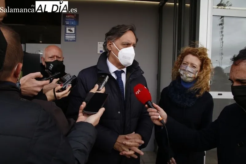Visita del alcalde de Salamanca, Carlos García Carbayo, junto a algunos concejales, al nuevo Centro de Formación y Emprendimiento TORMES , en la avenida de la Salle. Foto de David Sañudo