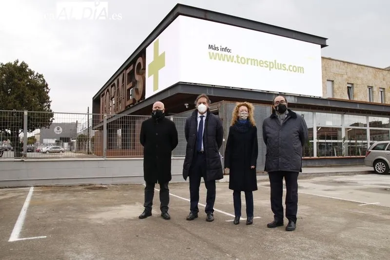 Visita del alcalde de Salamanca, Carlos García Carbayo, junto a algunos concejales, al nuevo Centro de Formación y Emprendimiento TORMES , en la avenida de la Salle. Foto de David Sañudo