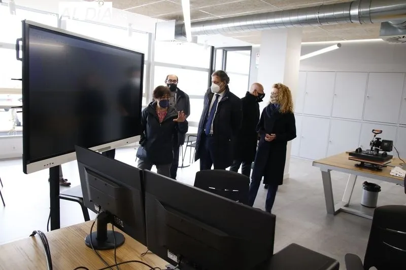 Visita del alcalde de Salamanca, Carlos García Carbayo, junto a algunos concejales, al nuevo Centro de Formación y Emprendimiento TORMES , en la avenida de la Salle. Foto de David Sañudo