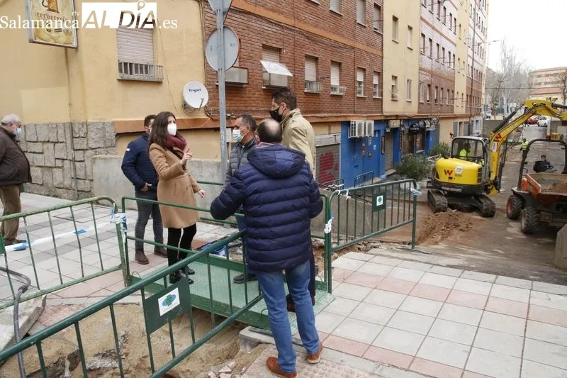 Obras de la renovación de la red de distribución de agua en el barrio de Garrido. Foto de David Sañudo
