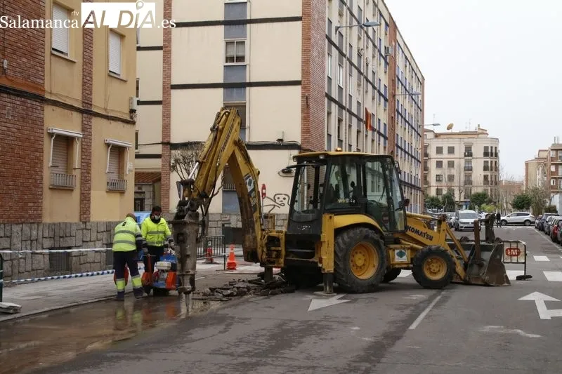 Obras de la renovación de la red de distribución de agua en el barrio de Garrido. Foto de David Sañudo