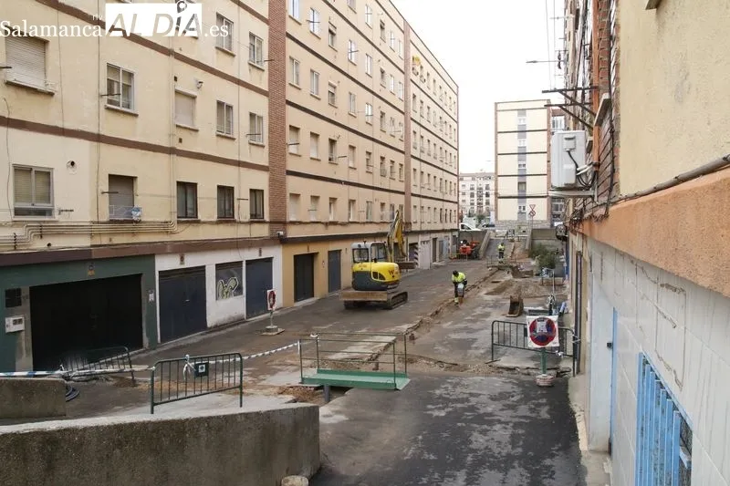 Obras de la renovación de la red de distribución de agua en el barrio de Garrido. Foto de David Sañudo