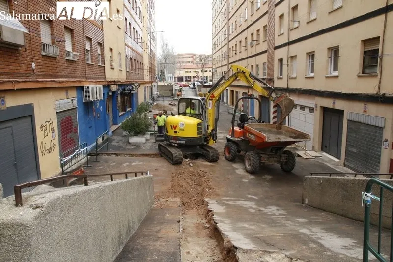 Obras de la renovación de la red de distribución de agua en el barrio de Garrido. Foto de David Sañudo