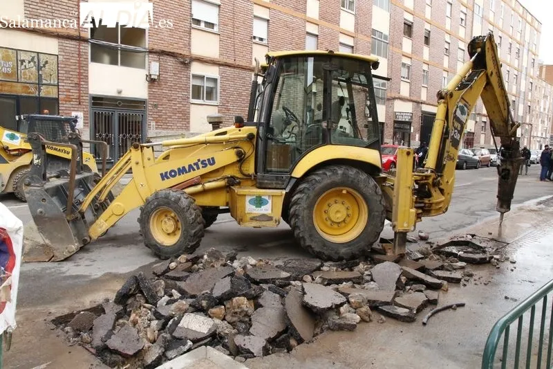 Obras de la renovación de la red de distribución de agua en el barrio de Garrido. Foto de David Sañudo