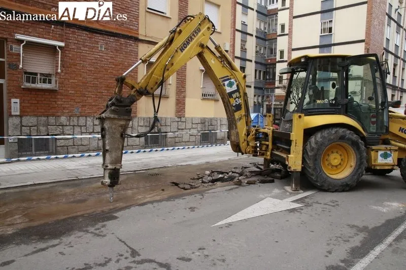 Obras de la renovación de la red de distribución de agua en el barrio de Garrido. Foto de David Sañudo