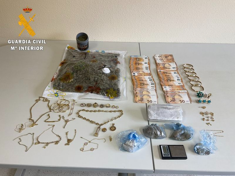 Foto 3 - La 'Operación Badala’ se saldó con 3 detenidos y 21 kilos de marihuana y 640 gramos de heroína incautados