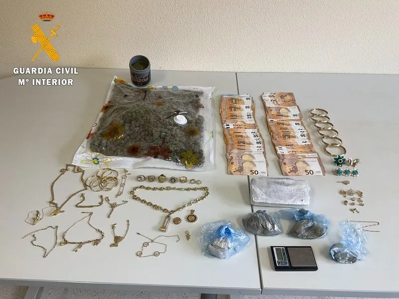 Foto 3 - La 'Operaci&oacute;n Badala&rsquo; se sald&oacute; con 3 detenidos y 21 kilos de marihuana y 640 gramos de hero&iacute;na incautados