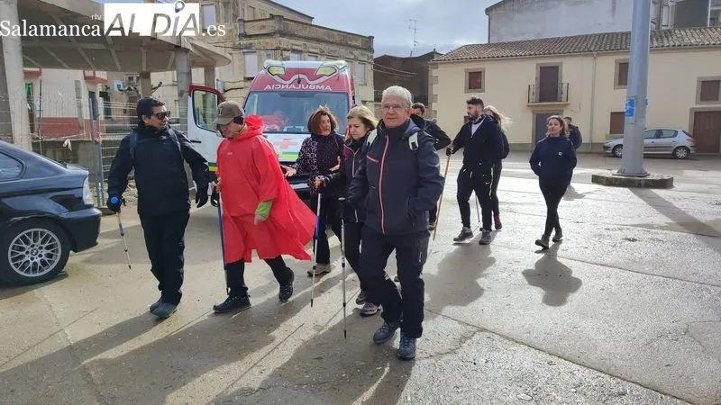 El grupo de personas que acudió a Hinojosa realizó la ruta de la Peña la Vela / CORRAL  