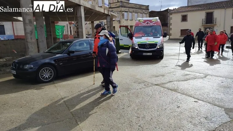 El grupo de personas que acudió a Hinojosa realizó la ruta de la Peña la Vela / CORRAL  