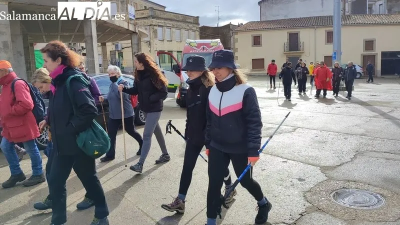 El grupo de personas que acudió a Hinojosa realizó la ruta de la Peña la Vela / CORRAL  