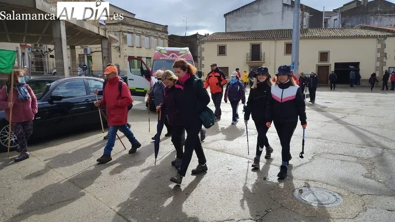 El grupo de personas que acudió a Hinojosa realizó la ruta de la Peña la Vela / CORRAL  