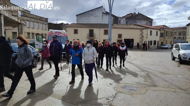 El grupo de personas que acudió a Hinojosa realizó la ruta de la Peña la Vela / CORRAL  